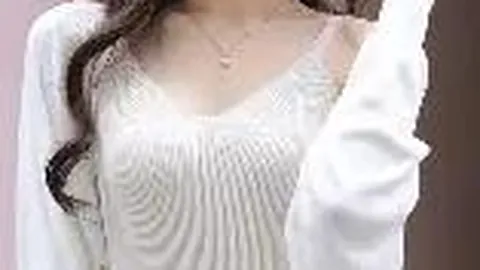 容祖儿陪同母亲寺庙祈福，旧爱周海媚前男友同框现身影