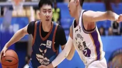 C罗传奇加盟之谜：阿森纳失之交臂背后的故事，揭秘枪手辉煌背后的神秘力量！